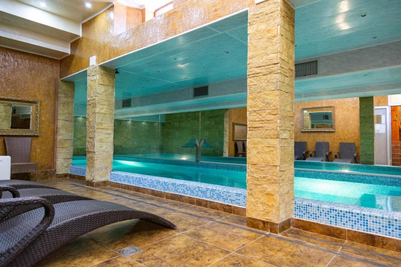 סרמסקי קרלובצ'י Premier Prezident Garni Hotel And Spa מראה חיצוני תמונה