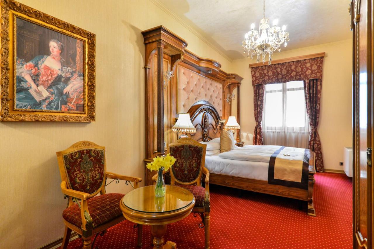 סרמסקי קרלובצ'י Premier Prezident Garni Hotel And Spa מראה חיצוני תמונה