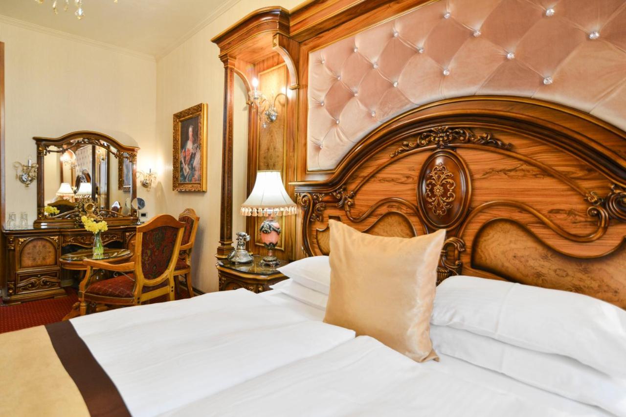 סרמסקי קרלובצ'י Premier Prezident Garni Hotel And Spa מראה חיצוני תמונה