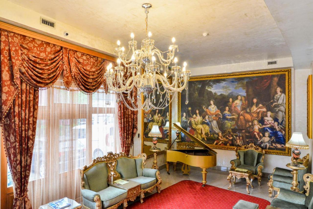 סרמסקי קרלובצ'י Premier Prezident Garni Hotel And Spa מראה חיצוני תמונה